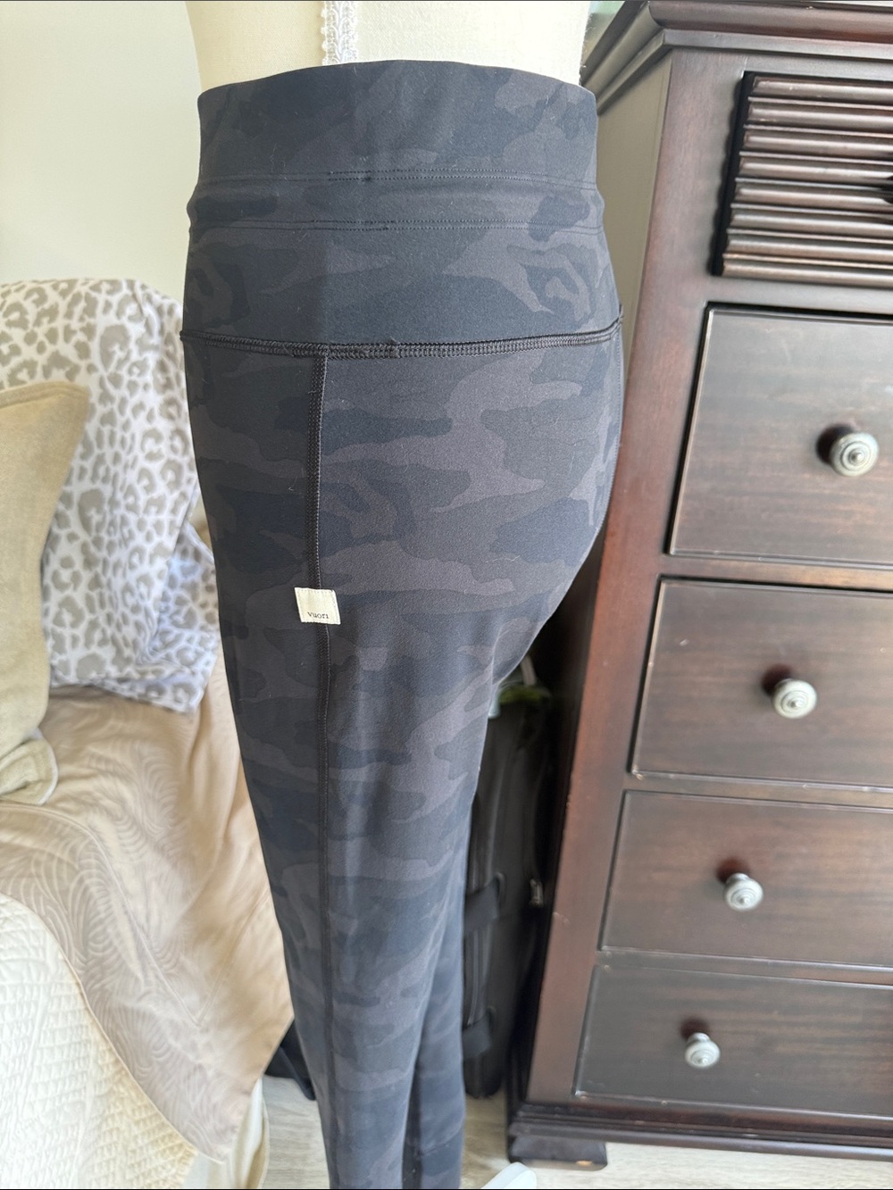 Vuori Black Camo Daily Leggings - Picture 6 of 7